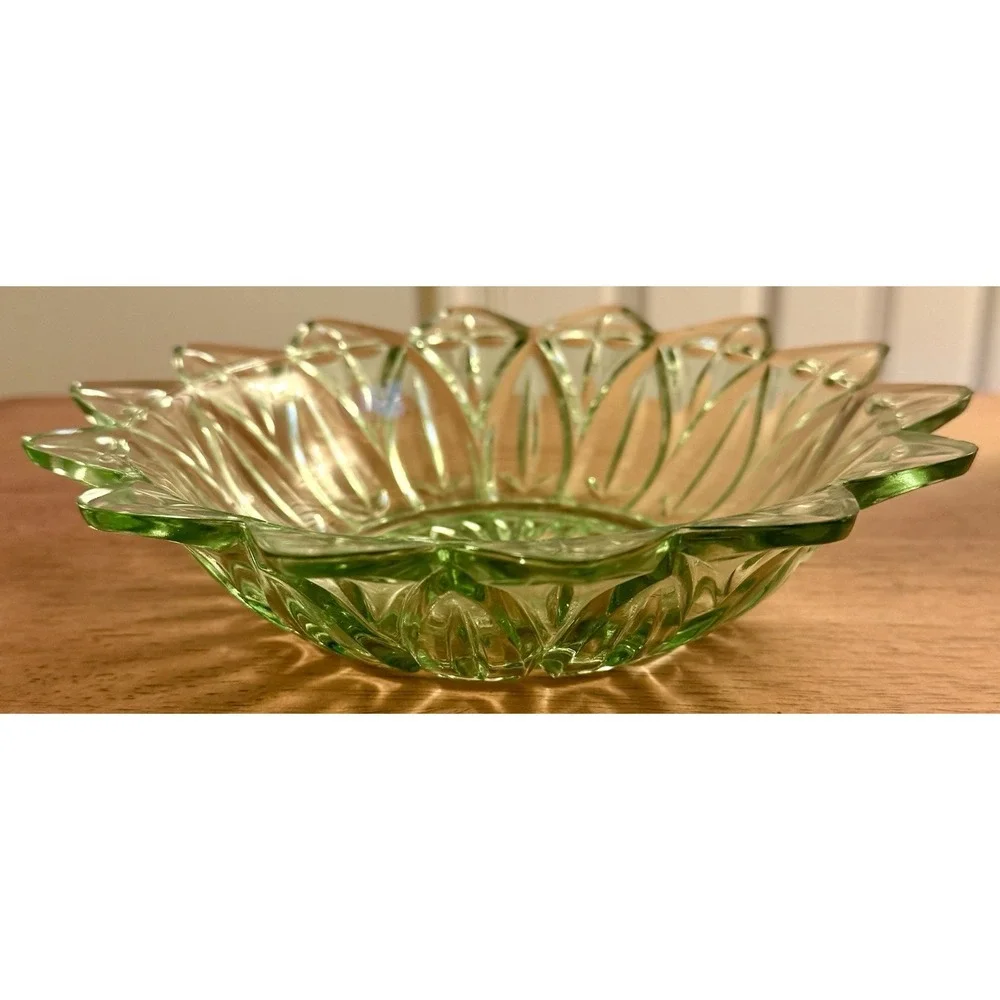 Vintage Federal Glass Petal Bowl ‎ 8